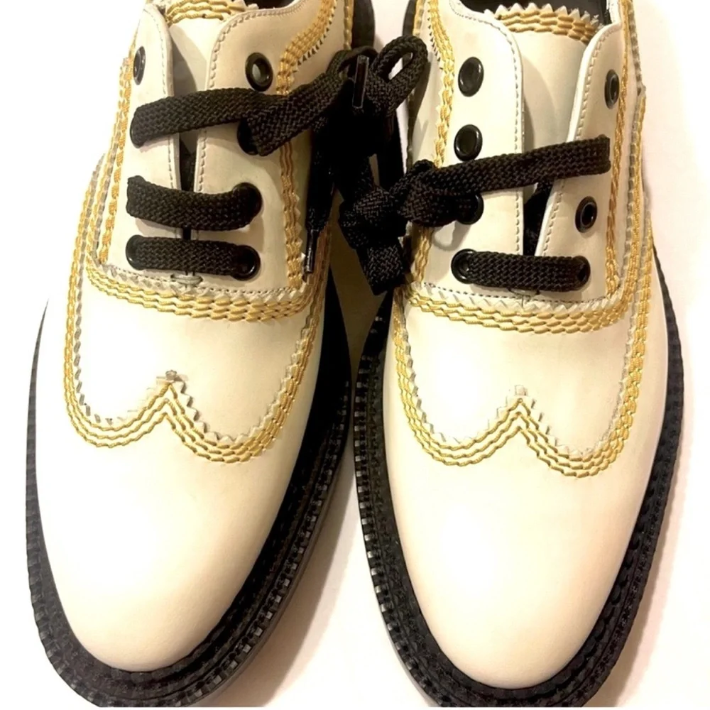 Burberry Cream and Black Shoes - Picture 6 of 9
